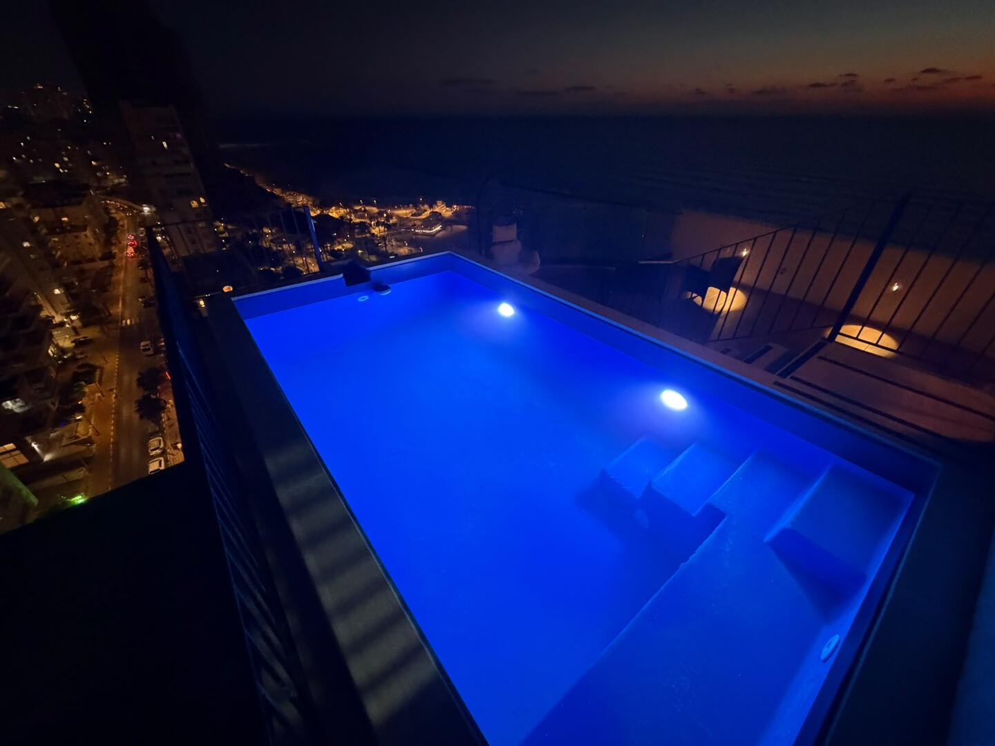 סי וויו פנטהאוז וספא נתניה - Sea view penthouse & spa Netanya מרכז  33  נופש - וי פור ויקיישן - V for Vacation