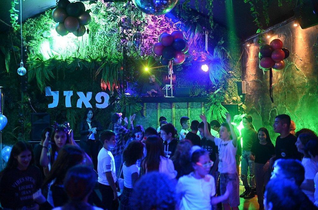 לופט מועדון הפאזל מרכז  23  נופש - וי פור ויקיישן - V for Vacation