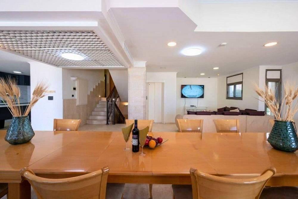 וילה אצולת טבריה בוטיק צפון  42  נופש - וי פור ויקיישן - V for Vacation