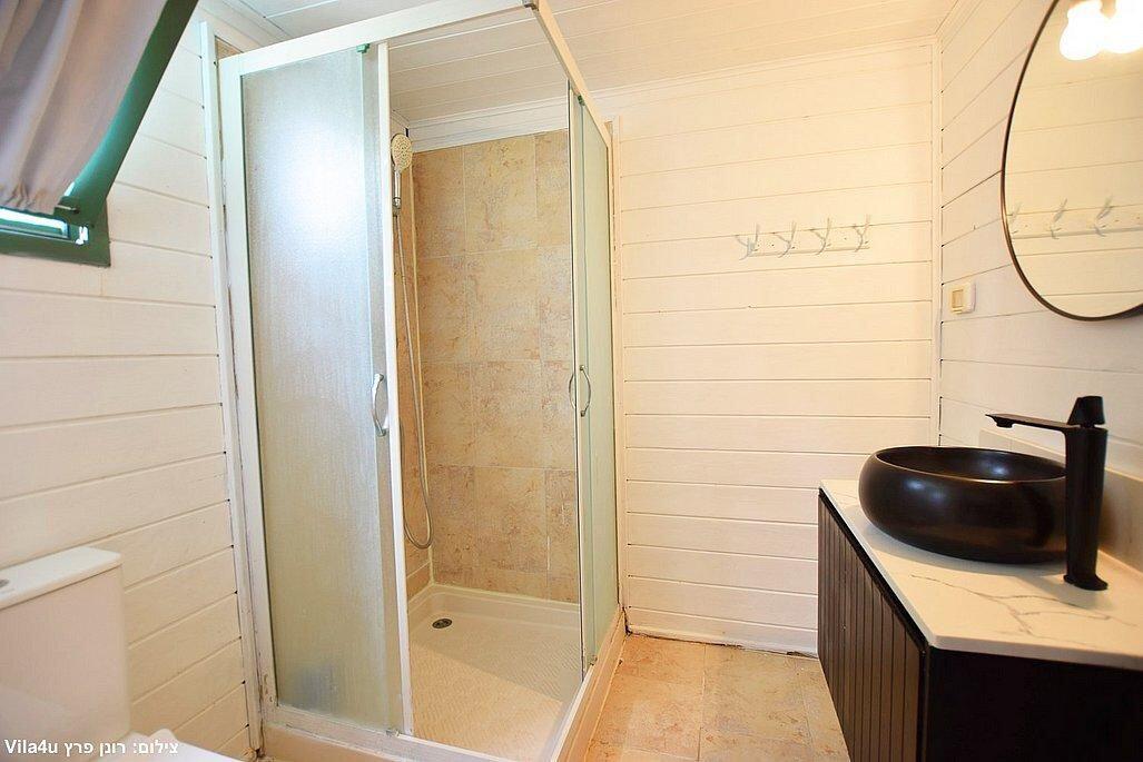 רפאל בכרם צפון  29  נופש - וי פור ויקיישן - V for Vacation